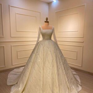 Élégance Royale – Robe de Mariée Princesse Col Carré et Dentelle Fine