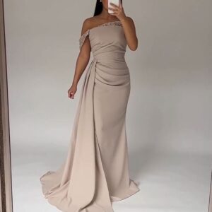 Robe de soirée drapée nude à épaule dénudée