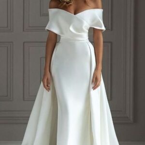 Robe blanche minimaliste à épaules dénudées