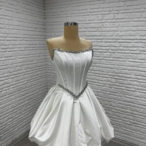 Robe Courte Bustier Satinée – Éclat Diamanté