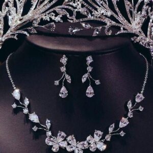 Parure Royale Cristal – Couronne & Bijoux Étincelants